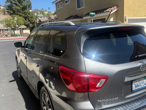 Used 2017 Nissan Pathfinder SV w/ Cargo Package FWD image 4