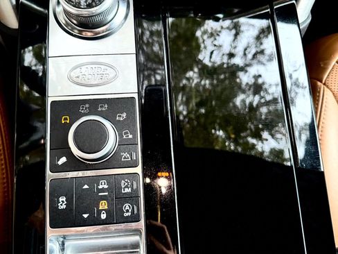 Used 2017 Land Rover Discovery HSE image 21