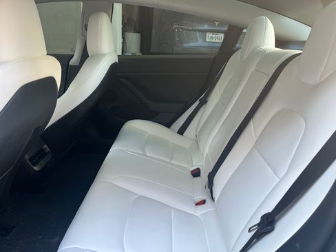 Used 2023 Tesla Model 3 Standard Range image 8