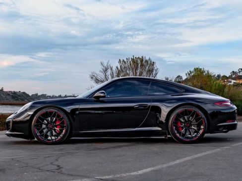 Used 2018 Porsche 911 Carrera image 1
