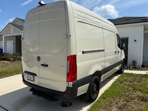 Used 2024 Mercedes-Benz Sprinter 2500 image 6