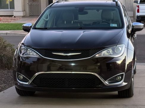 Used 2017 Chrysler Pacifica Limited w/ Tire & Wheel Group image 11