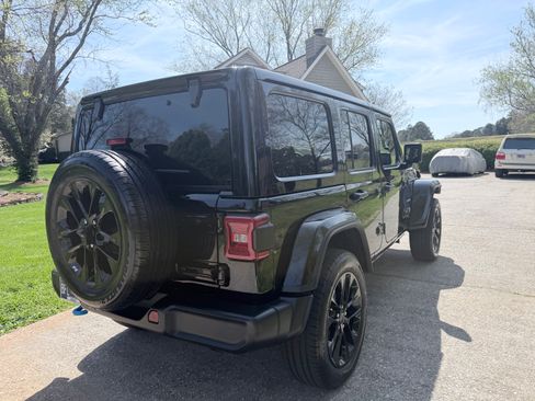 Used 2024 Jeep Wrangler Unlimited Sahara image 6