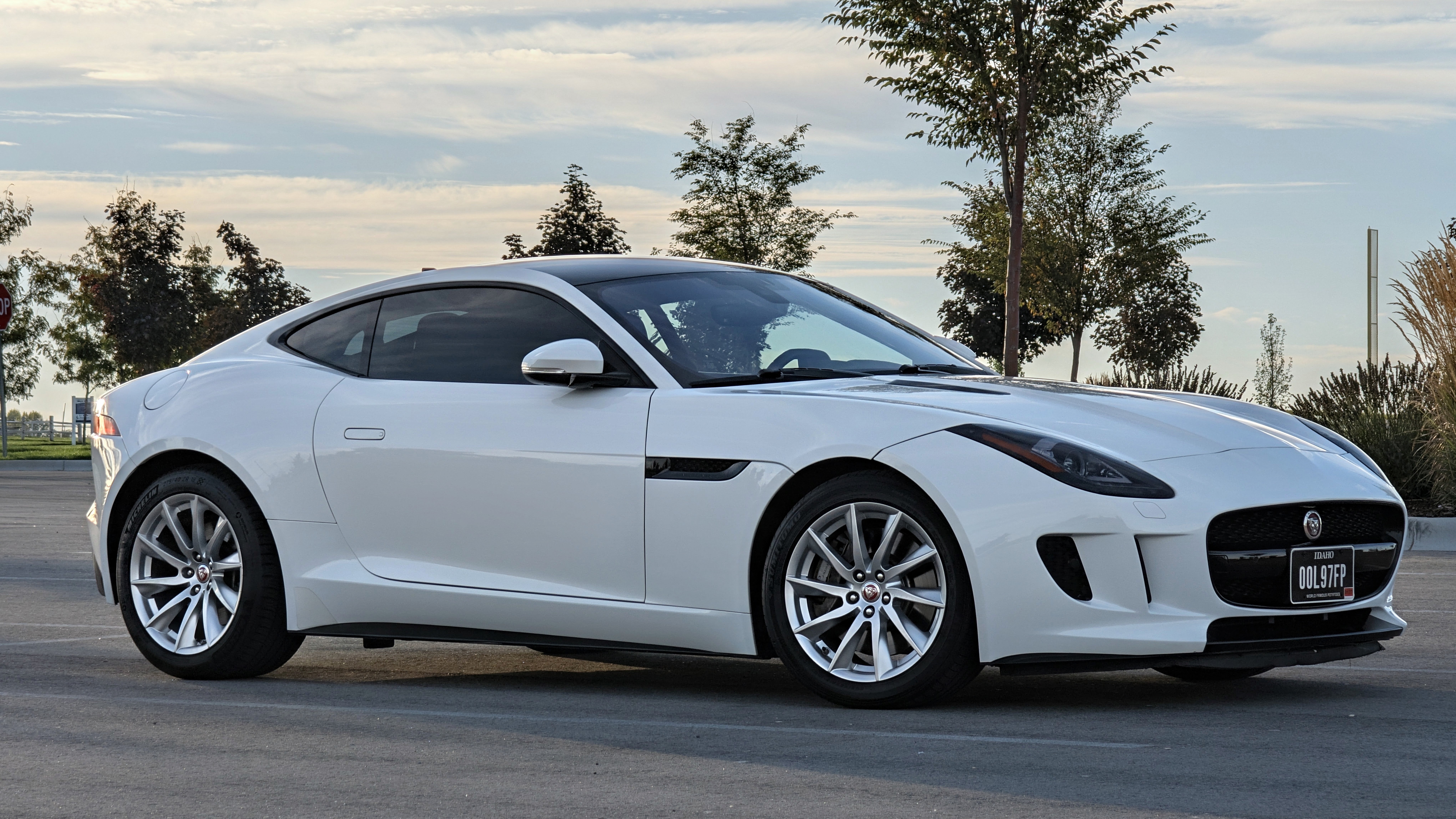 Used 2017 Jaguar F-TYPE Coupe RWD image 2