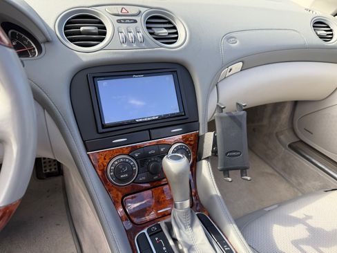 Used 2011 Mercedes-Benz SL 550 image 10