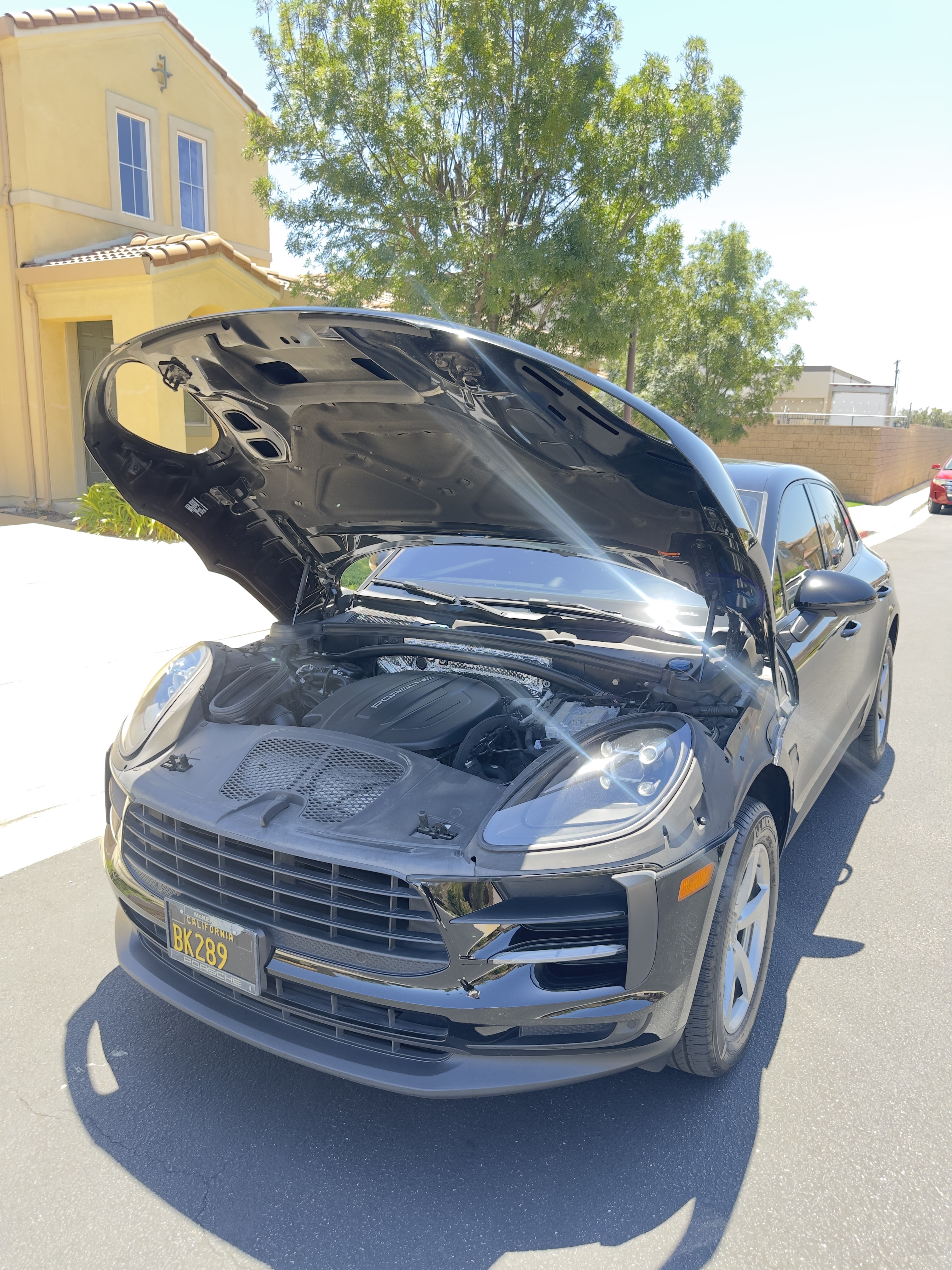 Used 2020 Porsche Macan AWD/4WD image 2