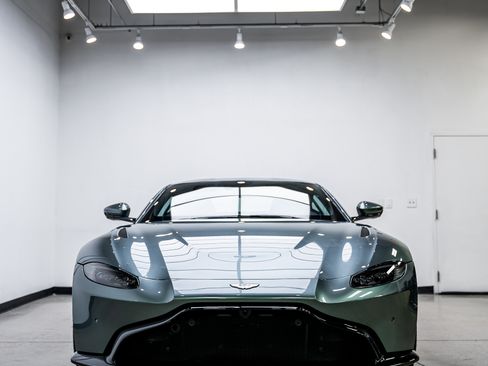 Used 2020 Aston Martin V8 Vantage Coupe RWD image 2