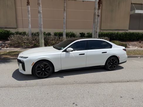 Used 2024 BMW 760i xDrive w/ Premium Package 2 AWD/4WD image 12