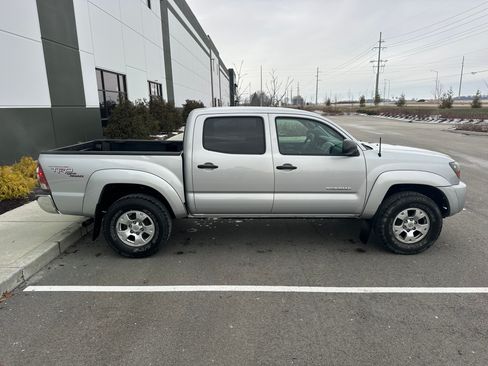 Used 2011 Toyota Tacoma PreRunner image 5