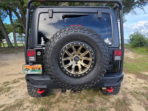 Used 2017 Jeep Wrangler Unlimited Rubicon AWD/4WD image 6