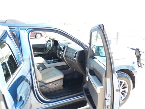 Used 2018 Ford Expedition Max XLT w/ Equipment Group 202A image 12