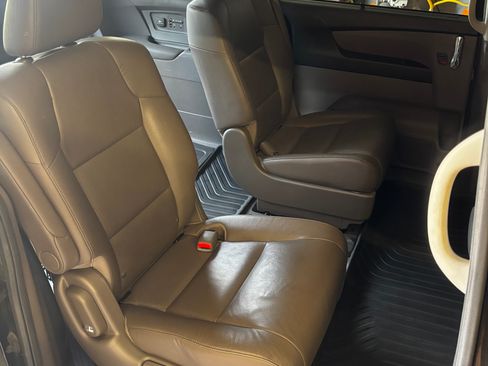 Used 2014 Honda Odyssey Touring Elite image 14