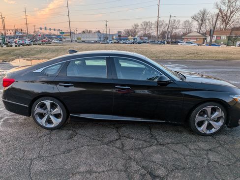 Used 2018 Honda Accord Touring image 5