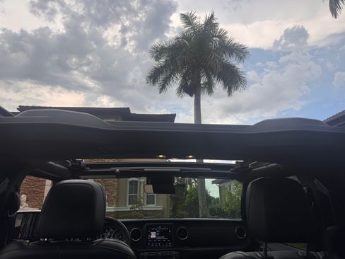 Used 2020 Jeep Wrangler Unlimited Sahara AWD/4WD image 12