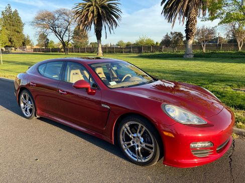 Used 2013 Porsche Panamera image 16