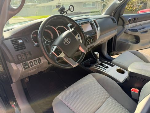 Used 2013 Toyota Tacoma 4x4 Double Cab w/ SR5 Pkg image 16