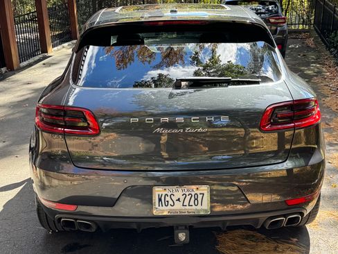 Used 2017 Porsche Macan Turbo image 9