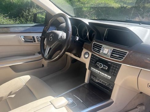 Used 2015 Mercedes-Benz E 250 BlueTEC 4MATIC Sedan image 10