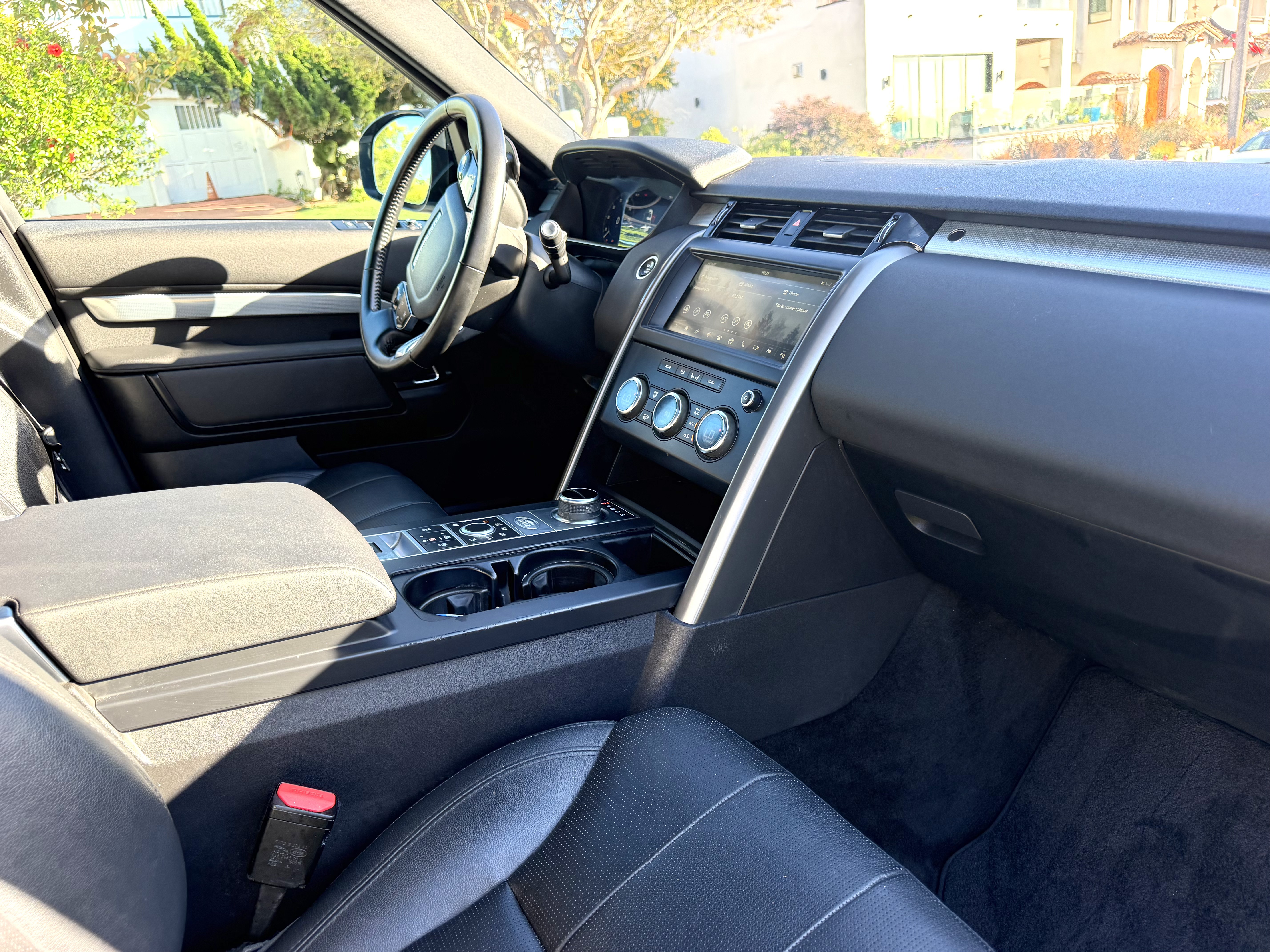 Used 2020 Land Rover Discovery Landmark AWD/4WD image 8