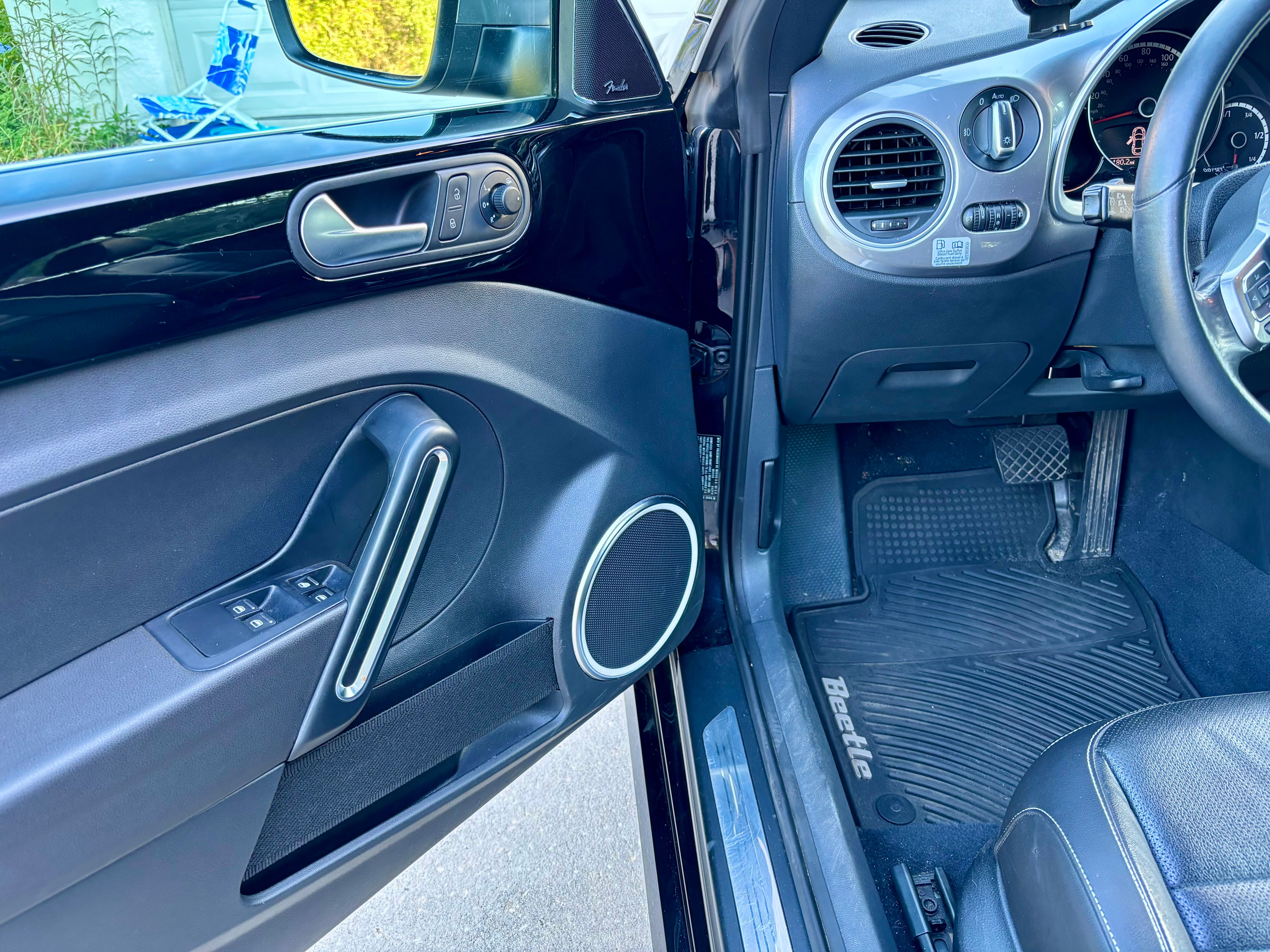 Used 2014 Volkswagen Beetle TDI FWD image 8