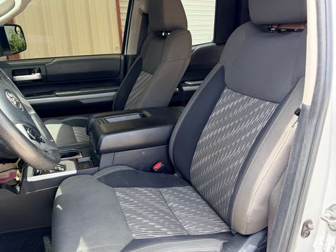 Used 2018 Toyota Tundra SR5 w/ SR5 Upgrade Package AWD/4WD image 13