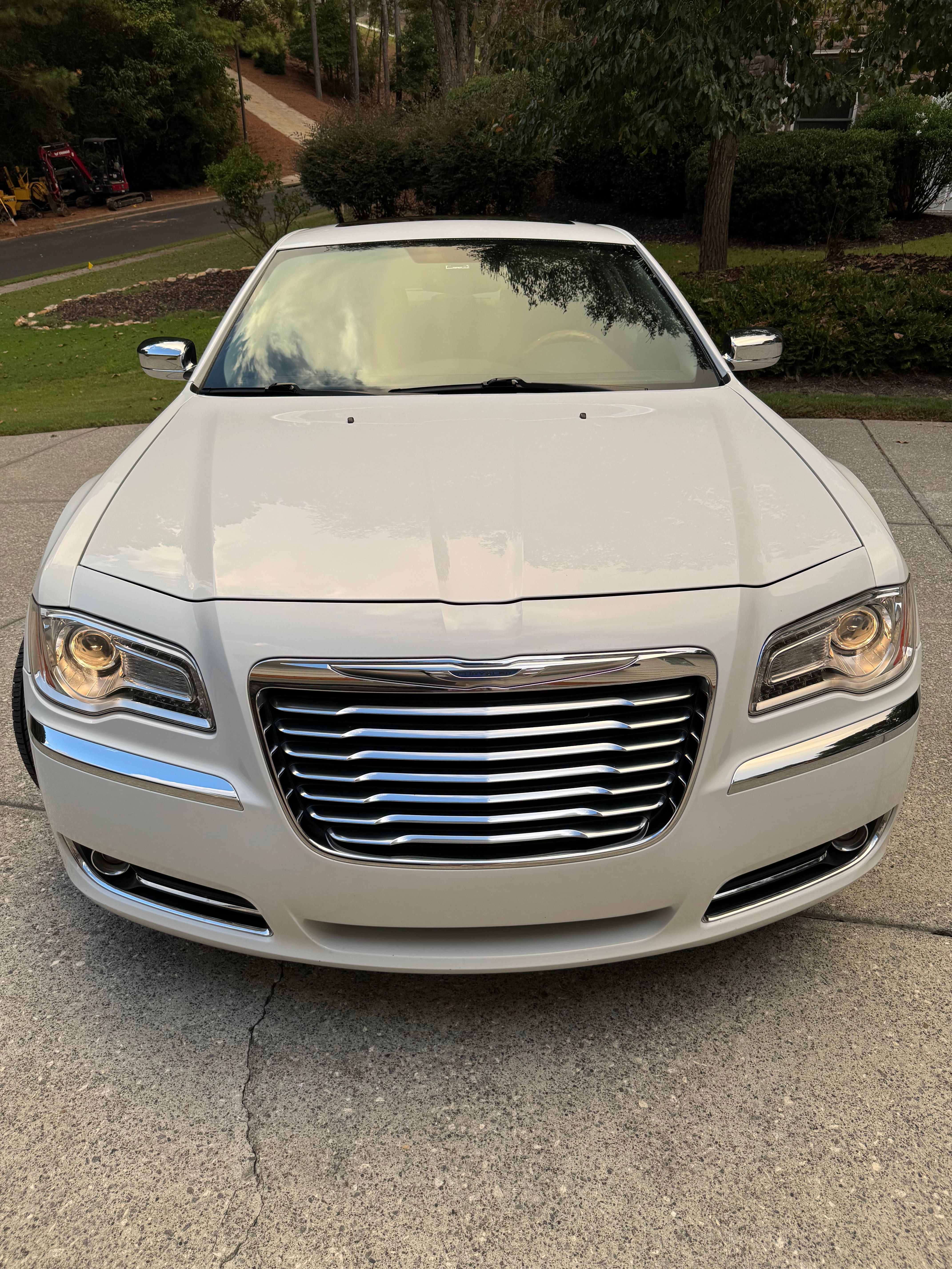 Used 2013 Chrysler 300 C RWD image 9