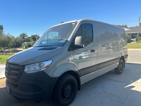 Used 2021 Mercedes-Benz Sprinter 2500 image 1