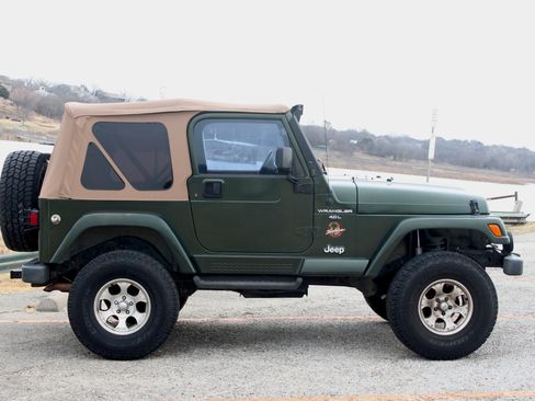Used 1998 Jeep Wrangler Sahara image 13