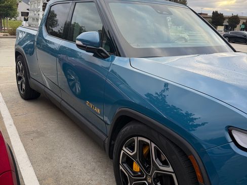 Used 2022 Rivian R1T Launch Edition image 4