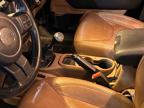 Used 2015 Jeep Wrangler Unlimited Sahara w/ Max Tow Package image 12