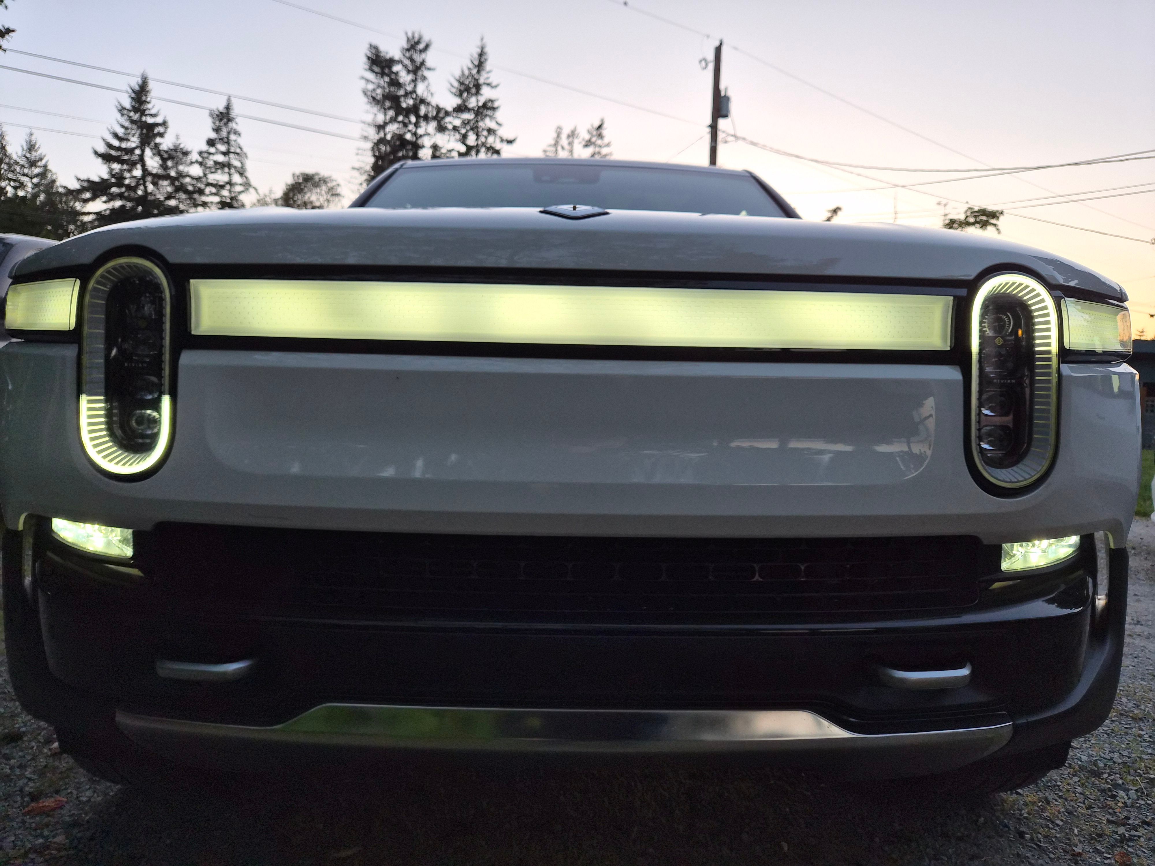 Used 2023 Rivian R1S Adventure AWD/4WD image 31