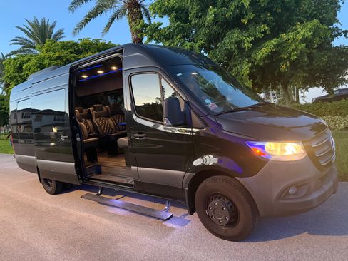 Used 2022 Mercedes-Benz Sprinter 3500 image 13