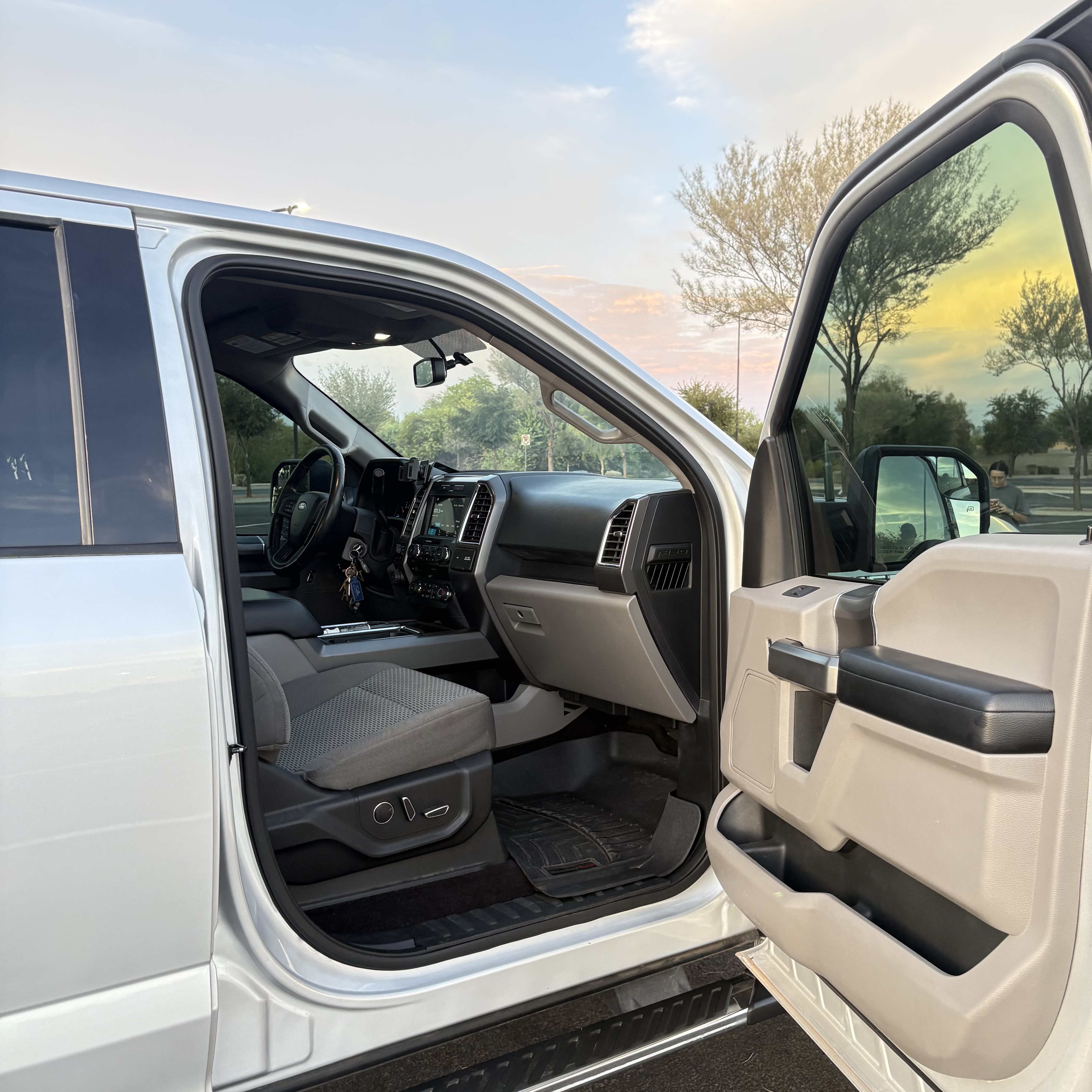 Used 2016 Ford F150 XLT w/ Equipment Group 302A Luxury AWD/4WD image 17