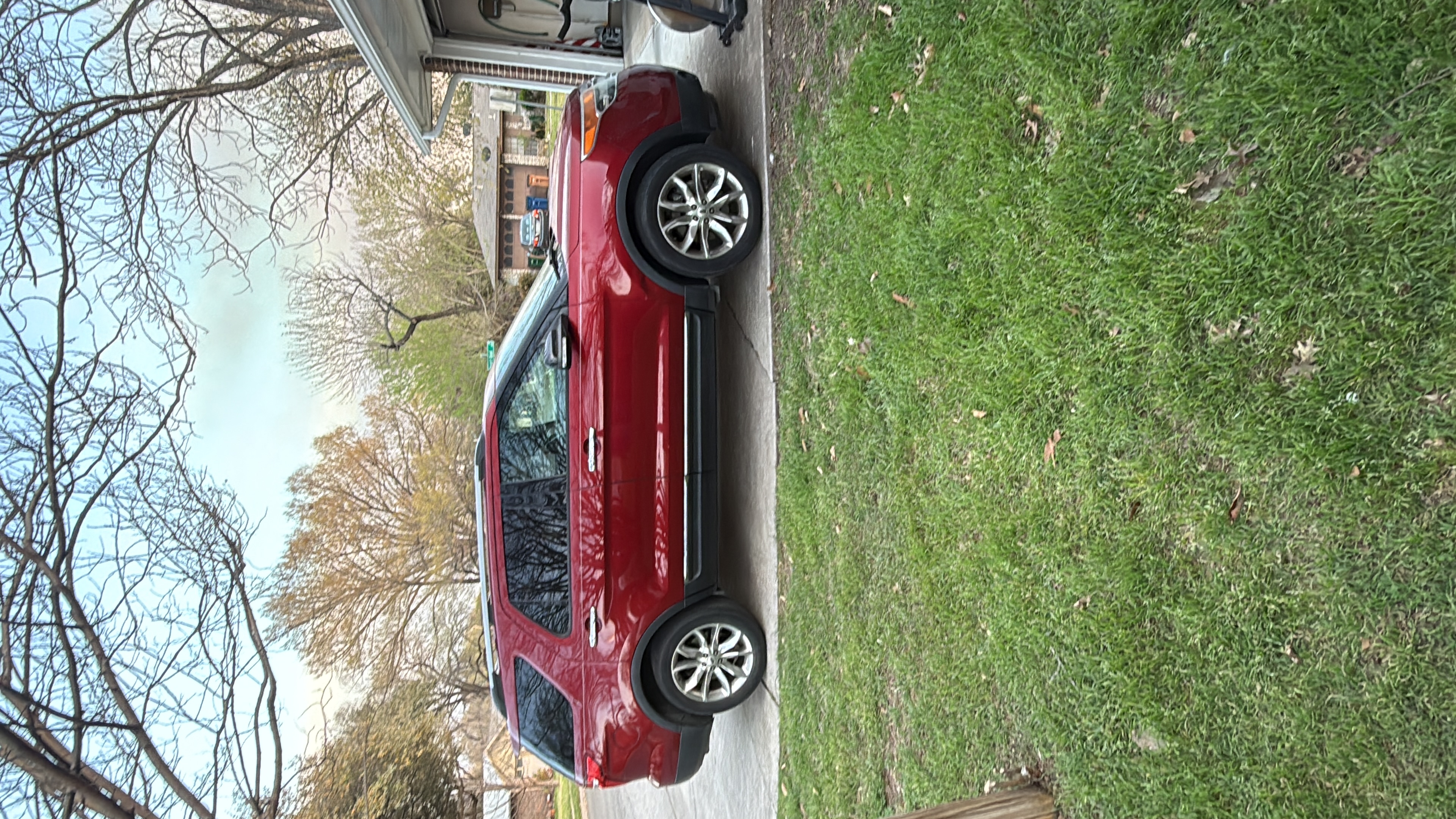 Used 2014 Ford Explorer XLT w/ Equipment Group 202A FWD image 2