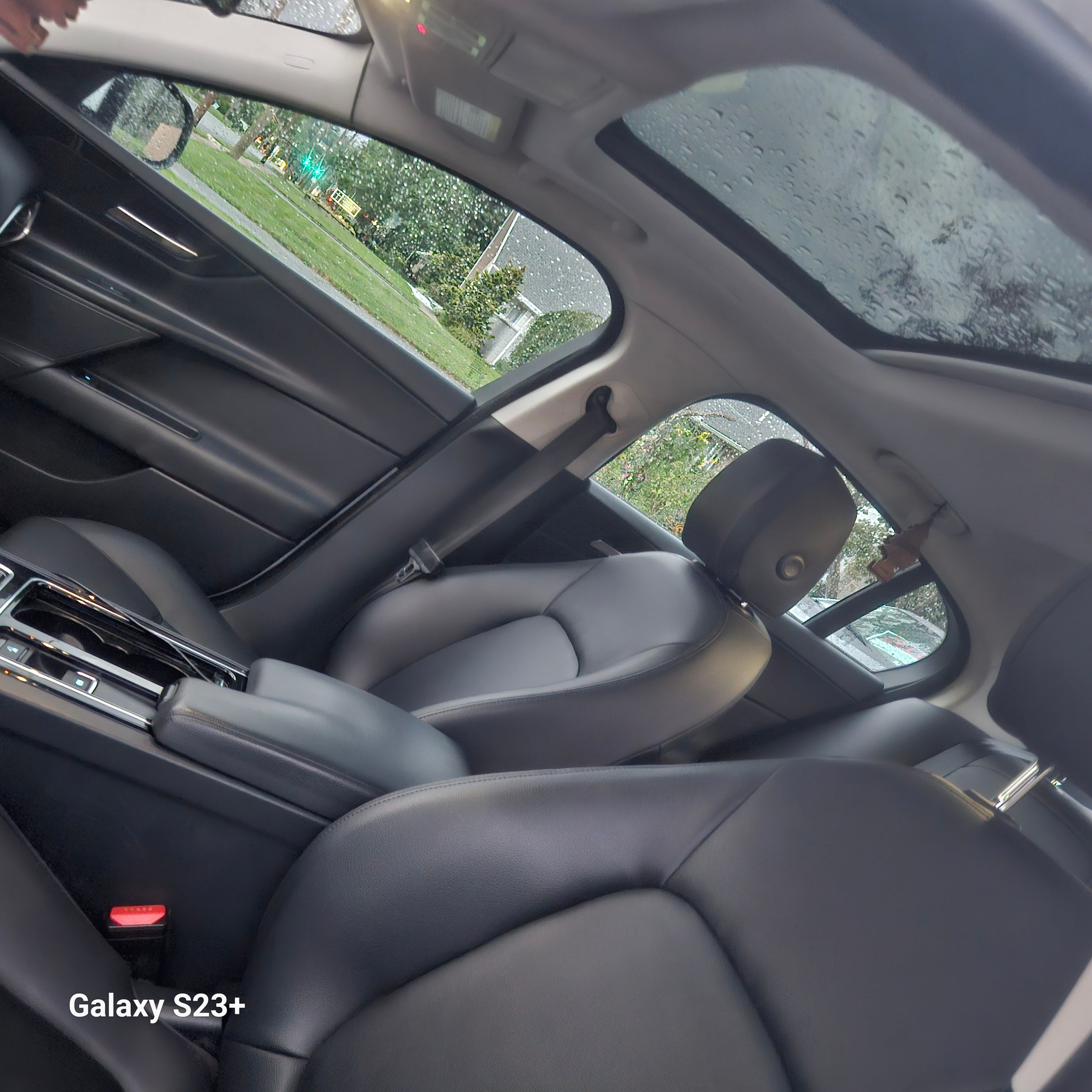 Used 2018 Jaguar XE RWD image 13