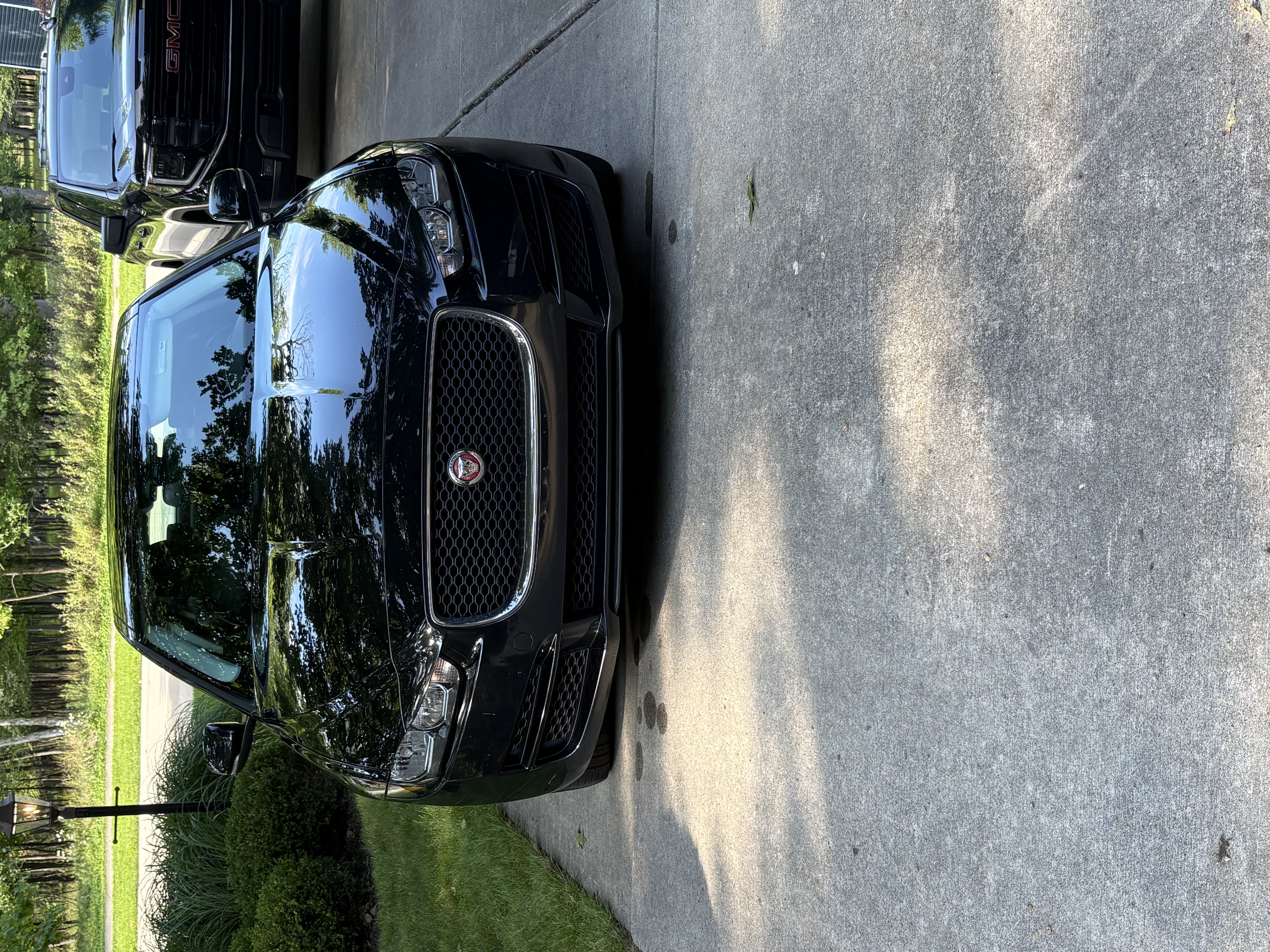 Used 2018 Jaguar XE Premium AWD/4WD image 1