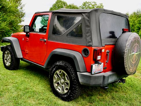 Used 2016 Jeep Wrangler Rubicon w/ Power Convenience Group AWD/4WD image 31