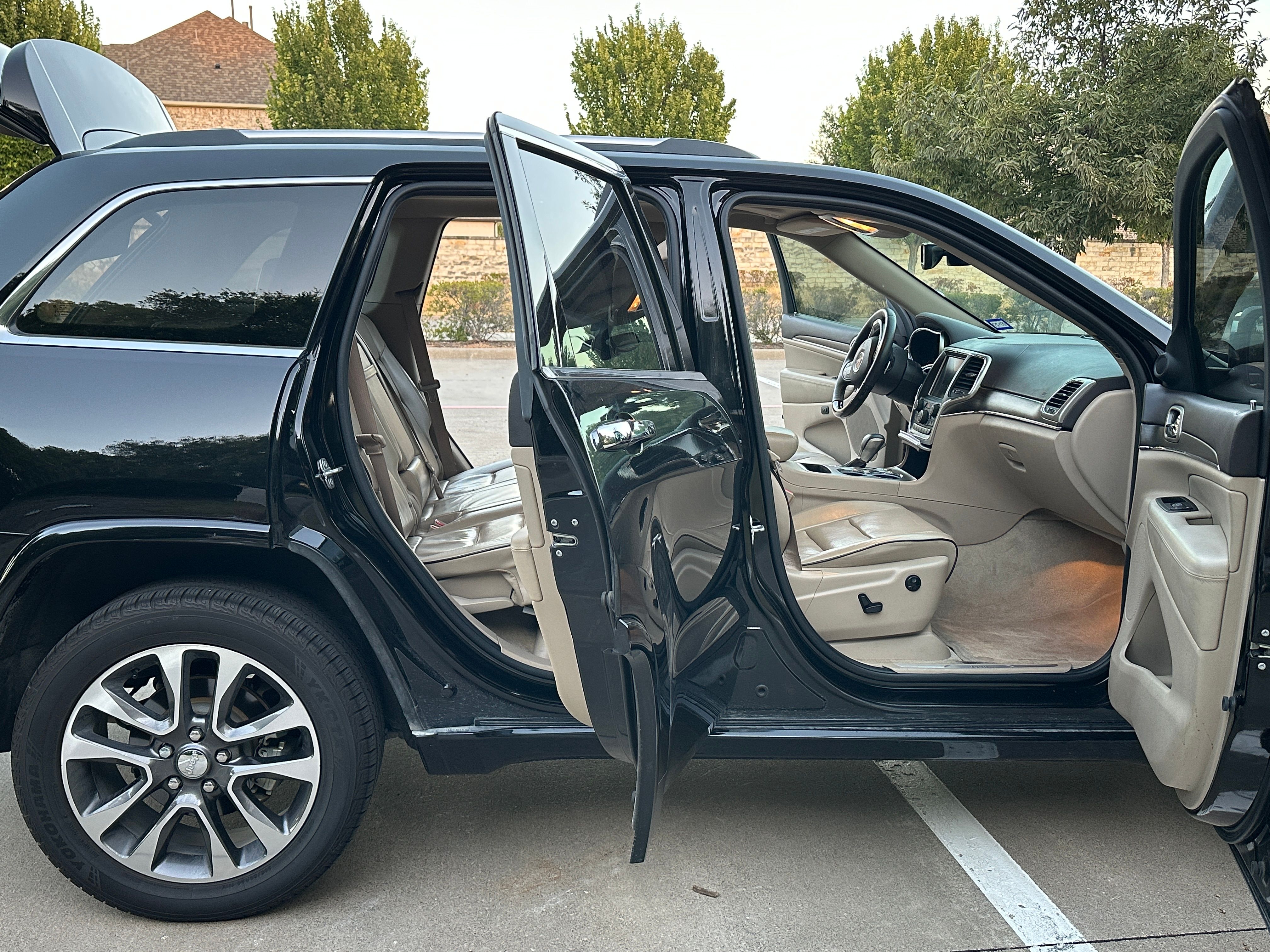 Used 2017 Jeep Grand Cherokee Overland RWD image 6