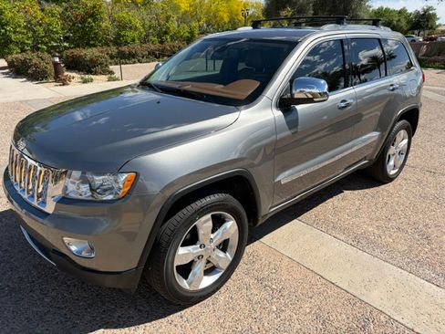 Used 2011 Jeep Grand Cherokee Overland Summit image 21