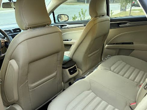 Used 2015 Ford Fusion SE image 8