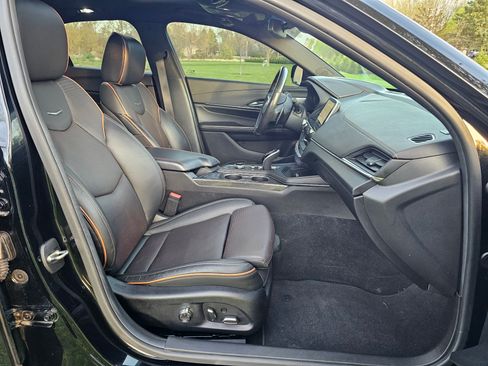 Used 2021 Cadillac CT4 V w/ Technology Package image 10