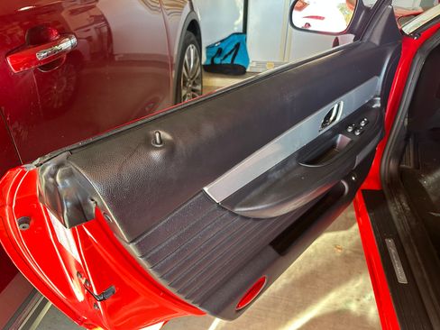 Used 2004 Ford Thunderbird image 13