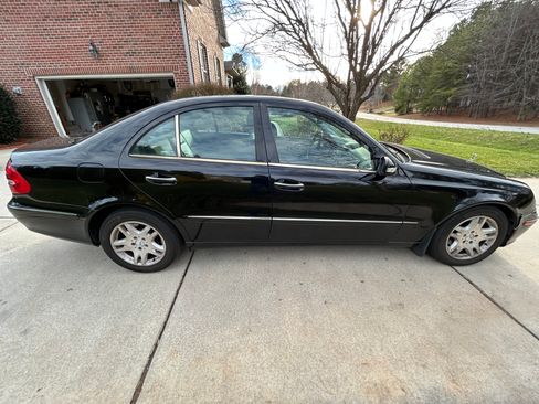 Used 2005 Mercedes-Benz E 320 CDI Sedan image 5