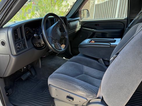 Used 2005 Chevrolet Silverado 2500 LS RWD image 9