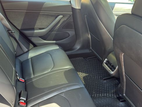 Used 2018 Tesla Model 3 Long Range RWD image 9