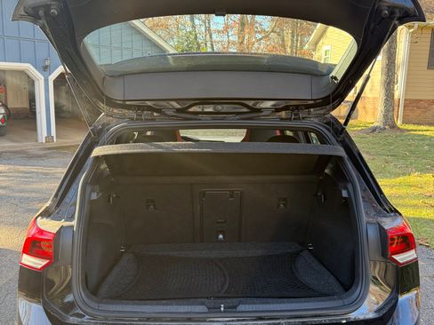 Used 2022 Volkswagen GTI SE image 4