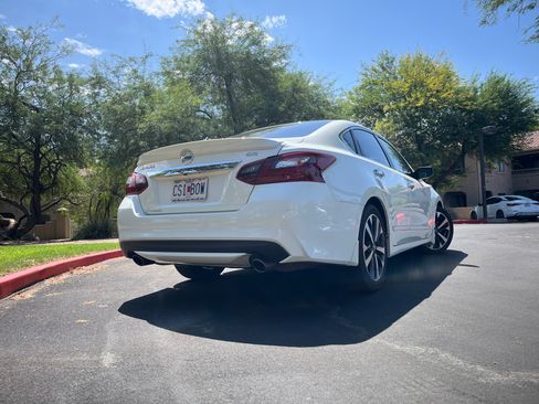 Used 2017 Nissan Altima 2.5 SR FWD image 6