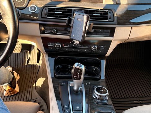 Used 2011 BMW 550i xDrive Sedan image 10