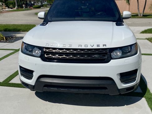 Used 2016 Land Rover Range Rover Sport SE image 2