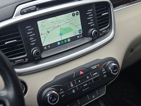 Used 2017 Kia Sorento LX w/ LX Convenience Package image 5